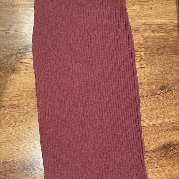 Ribbed pencil midi skirt size small - Picture 2 of 3